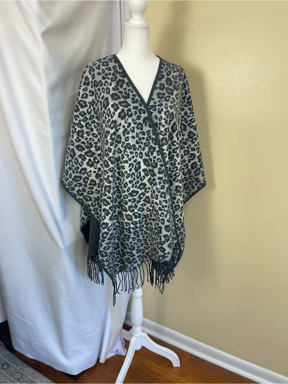 Chico’s Reversible Leopard Paisley Ruana Fringe Wrap Wool Blend One Size NWT